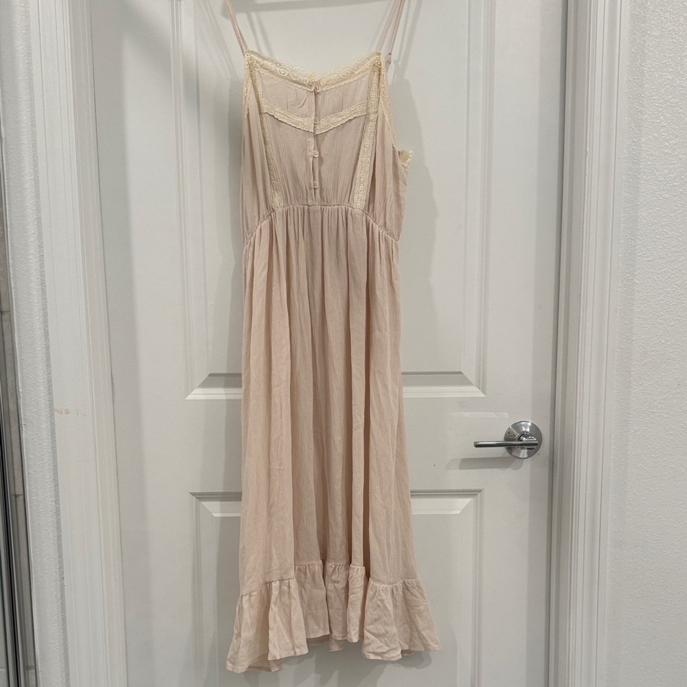 Chic Strapless Cream Dress with Lace Accents